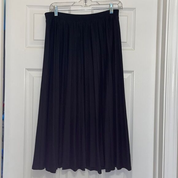 Alfred Dunner Black Pleated Pull On Midi Skirt - Picture 1 of 6